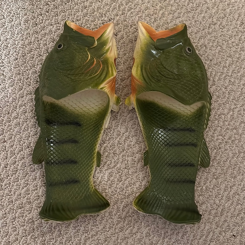 Fish flops/ slides men’s size 11